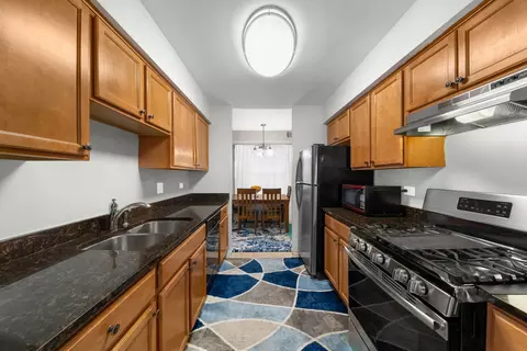 Kitchen - 1942 Georgetown Ln, Hoffman Estates, IL 60169 photo 1 of 1