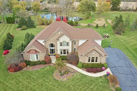 581 Birch Hollow Dr, Antioch, IL 60002