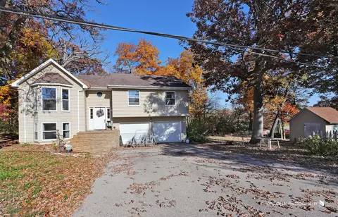 Exterior - 27566 W Stonegate Dr, Spring Grove, IL 60081 photo 2 of 7