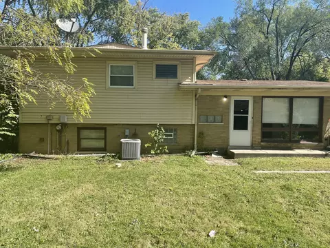 808 N Rainbow Dr, Glenwood, IL 60425