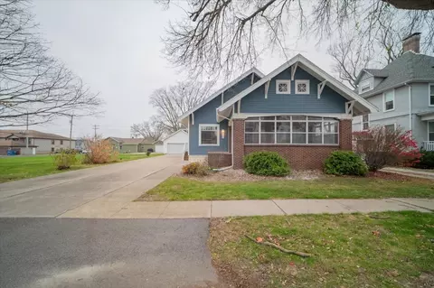 204 N Pine St, Lexington, IL 61753