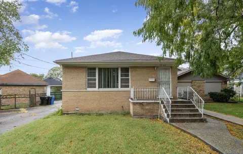 7744 S Paxton Ave, Chicago, IL 60649