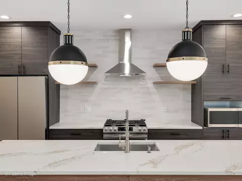 2019 S Throop St #1, Chicago, IL 60608