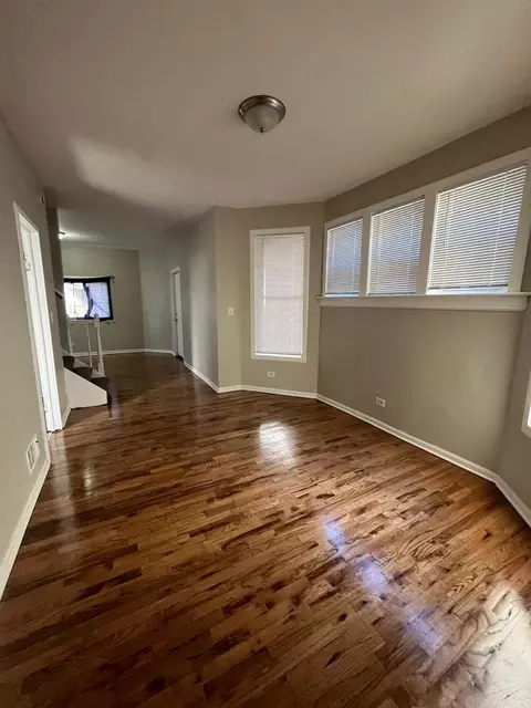 2825 E 76th Pl, Chicago, IL 60649 photo 3