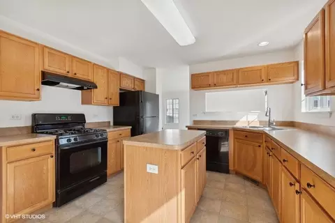 Kitchen - 628 Brita Ct, Minooka, IL 60447 photo 1 of 2