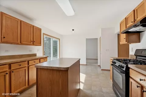 Kitchen - 628 Brita Ct, Minooka, IL 60447 photo 2 of 2