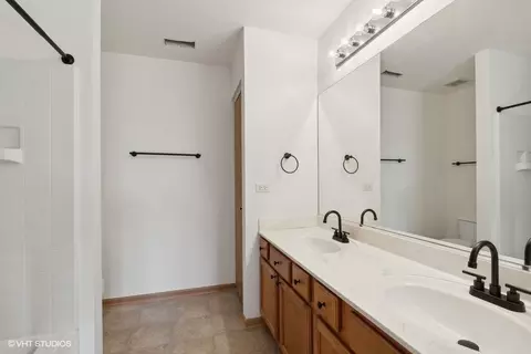 Bath - 628 Brita Ct, Minooka, IL 60447 photo 1 of 2