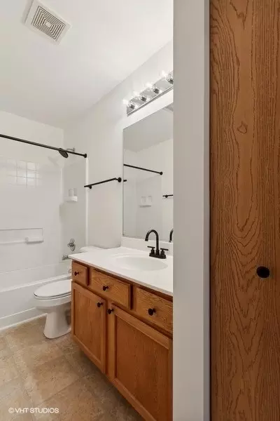 Bath - 628 Brita Ct, Minooka, IL 60447 photo 2 of 2