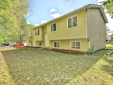 2620 Metropolitan Ave, Waukegan, IL 60087