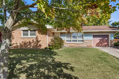 314 E Division St, Fisher, IL 61843