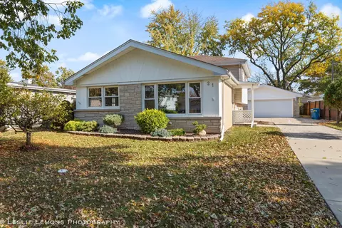 21 N Lincoln Ave, Addison, IL 60101