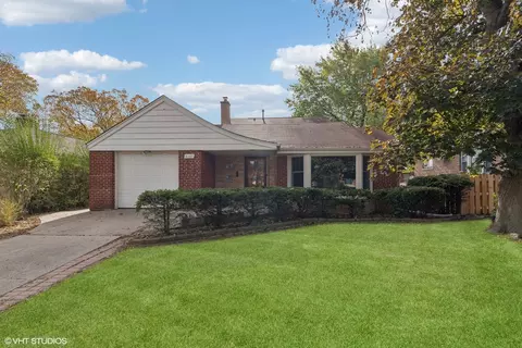 5107 Lee St, Skokie, IL 60077