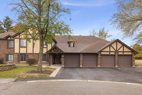 1603 Thames Ct #D, Wheaton, IL 60189