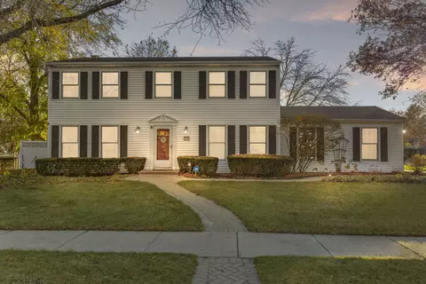 1132 Chateaugay Ave, Naperville, IL 60540