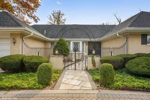 18 Concord Dr, Oak Brook, IL 60523