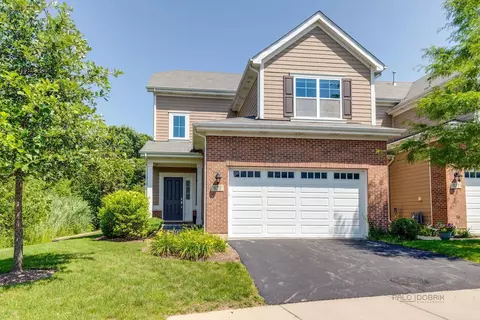 827 N Winchester Dr, Palatine, IL 60067