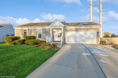 3233 Blaine Ct E, Aurora, IL 60504