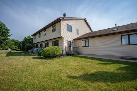 1813 Kennicott Ct #1813, Sycamore, IL 60178