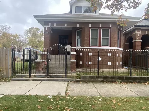 5752 S Maplewood Ave, Chicago, IL 60629