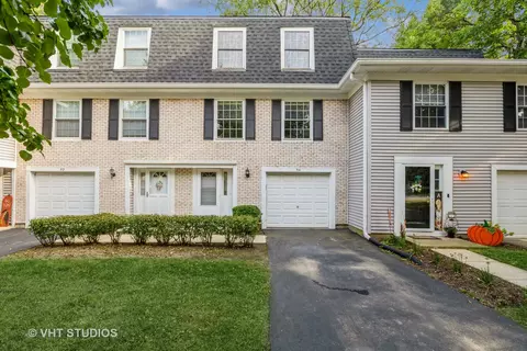 54 Oak Valley Dr, Cary, IL 60013