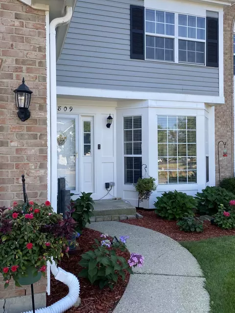 5809 Oxford Cir, Gurnee, IL 60031