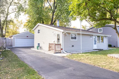 517 Apache Ave, Carpentersville, IL 60110