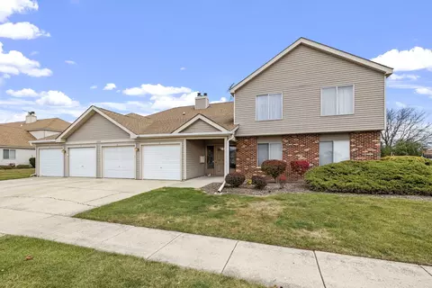 7070 Newport Dr #101, Woodridge, IL 60517