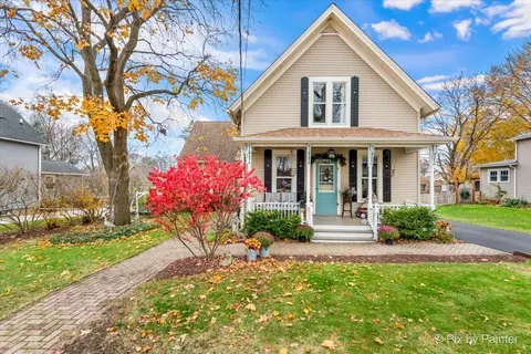 307 E 2nd St, East Dundee, IL 60118