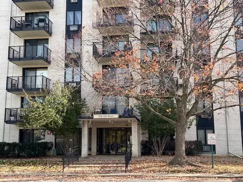 9701 N Dee Rd #5D, Niles, IL 60714