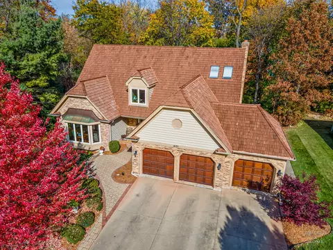 401 Columbine Ln, West Chicago, IL 60185