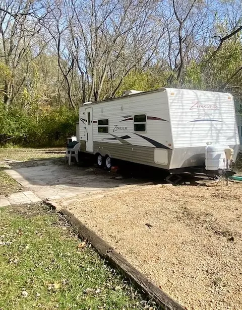 17100 Woodhaven, Sublette, IL 61367