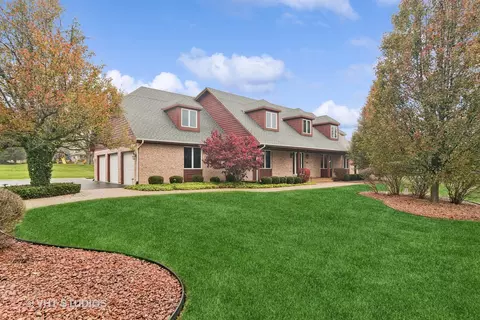 33 Mark Dr, Hawthorn Woods, IL 60047