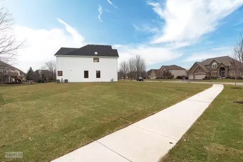 Exterior - 26502 Silverleaf Dr, Plainfield, IL 60585 photo 5 of 6