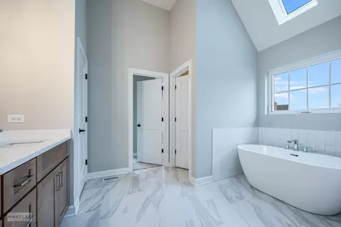 Bath - 26502 Silverleaf Dr, Plainfield, IL 60585 photo 2 of 5