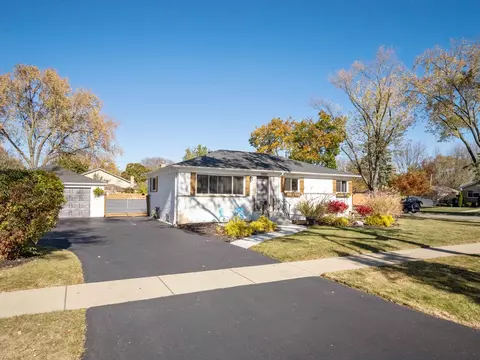 2000 W Lincoln St, Mount Prospect, IL 60056