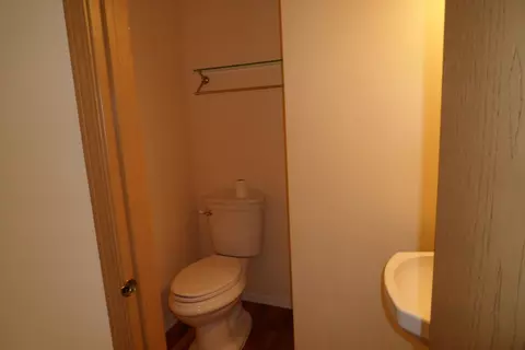 Bath - 916 Symphony Dr, Aurora, IL 60505 photo 2 of 4