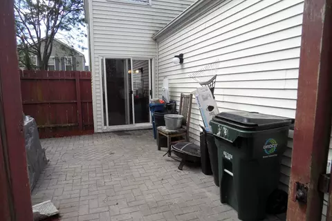 Exterior - 916 Symphony Dr, Aurora, IL 60505 photo 5 of 6