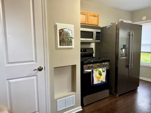 Kitchen - 302 Washington St, West Dundee, IL 60118 photo 2 of 2