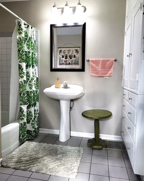 Bath - 302 Washington St, West Dundee, IL 60118 photo 1 of 2