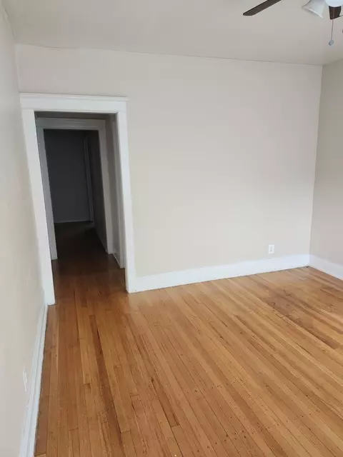 216 E 68th St, Chicago, IL 60637 photo 4