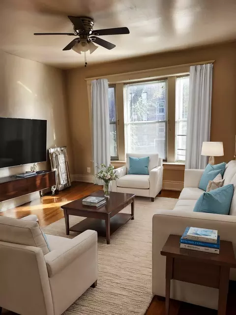 216 E 68th St, Chicago, IL 60637 photo 2