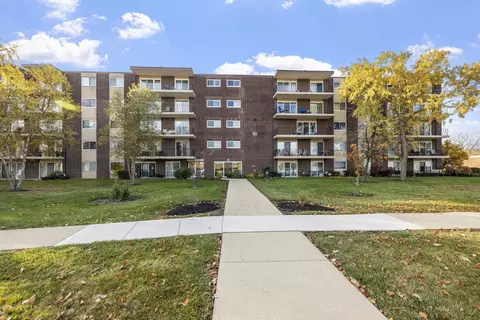 5300 Walnut Ave #11C, Downers Grove, IL 60515