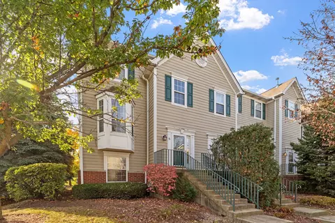 2424 Courtyard Cir #5, Aurora, IL 60506