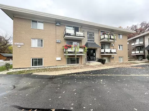 7410 W 111th St #310, Worth, IL 60482