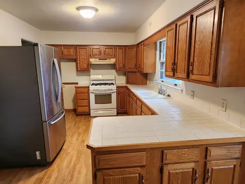 2002 Walnut St, Peru, IL 61354 photo 3
