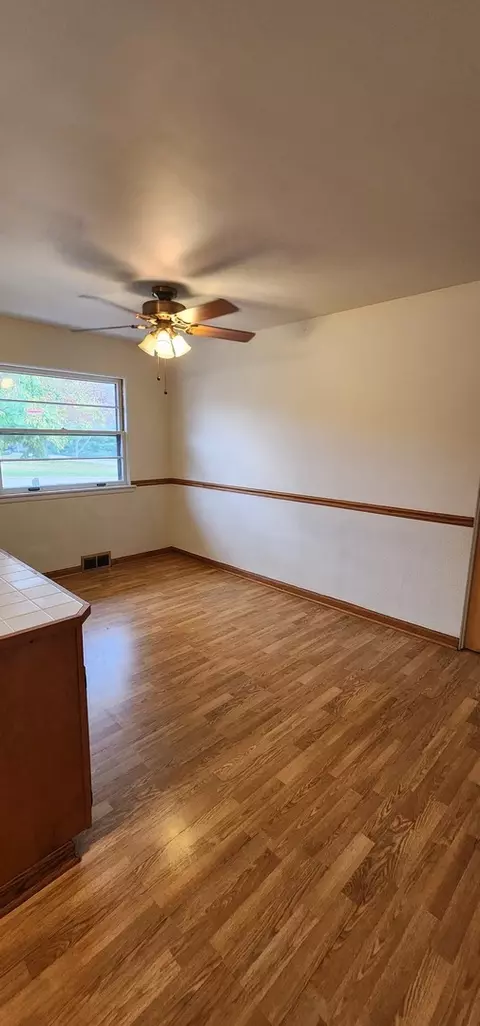 2002 Walnut St, Peru, IL 61354 photo 5