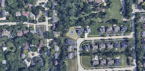 35 Landon Cir, Wheaton, IL 60189