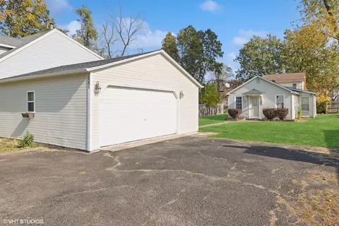 3 S551 Elizabeth Ave, Warrenville, IL 60555