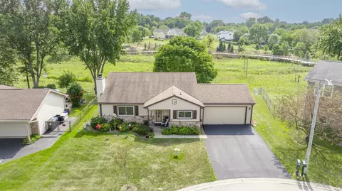 1151 Sandpebble Cir, Algonquin, IL 60102
