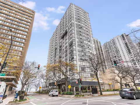 5757 N Sheridan Rd #17A, Chicago, IL 60660